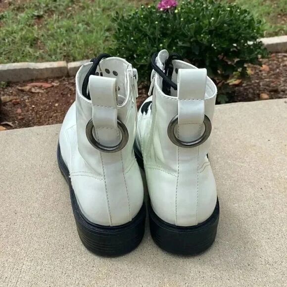 True Craft White Boots  - Picture 3 of 11